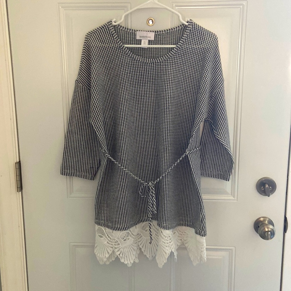 Maternity blouse with lace bottom